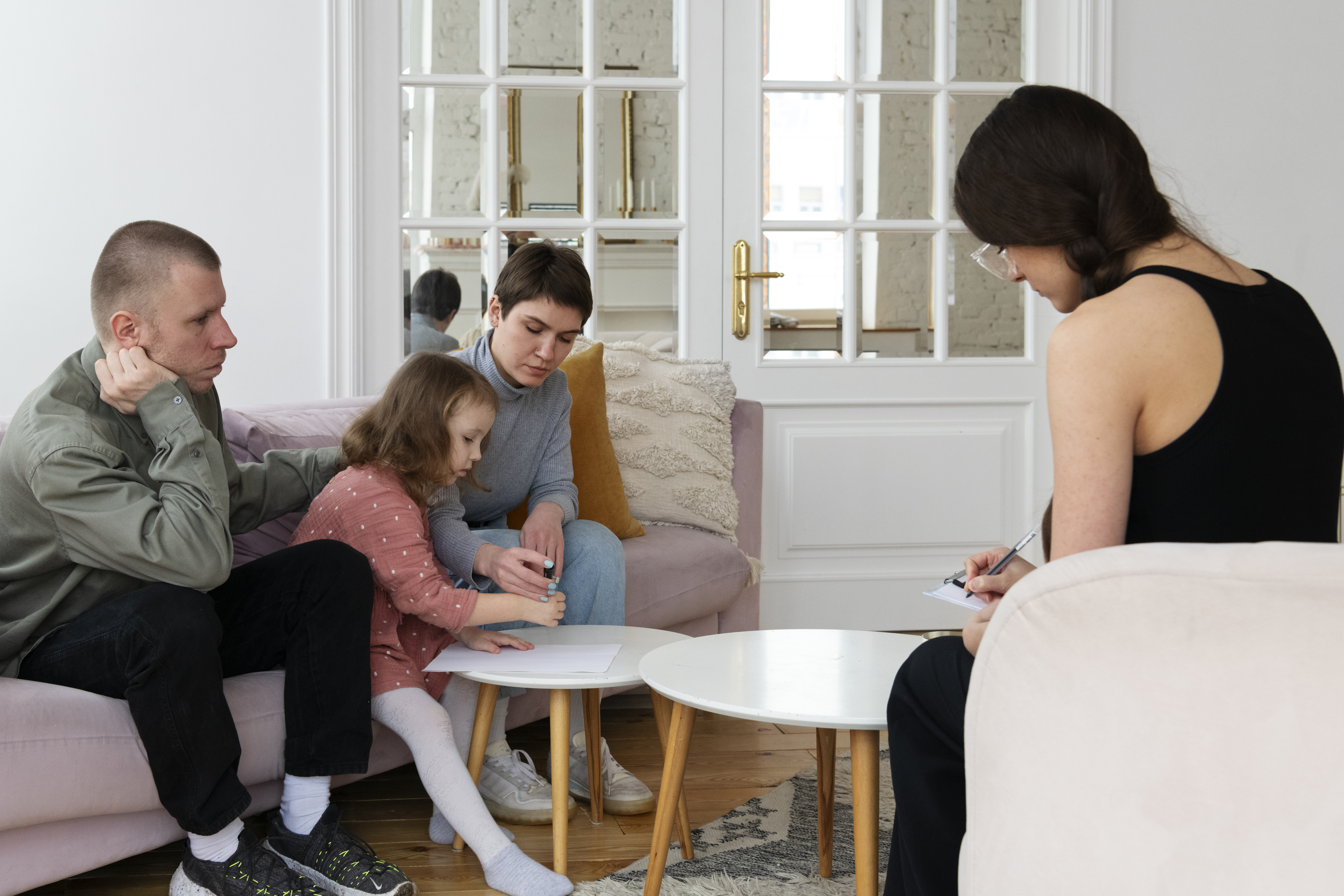 Parents with their child asking questions to the BCBA before in-home ABA hterapy